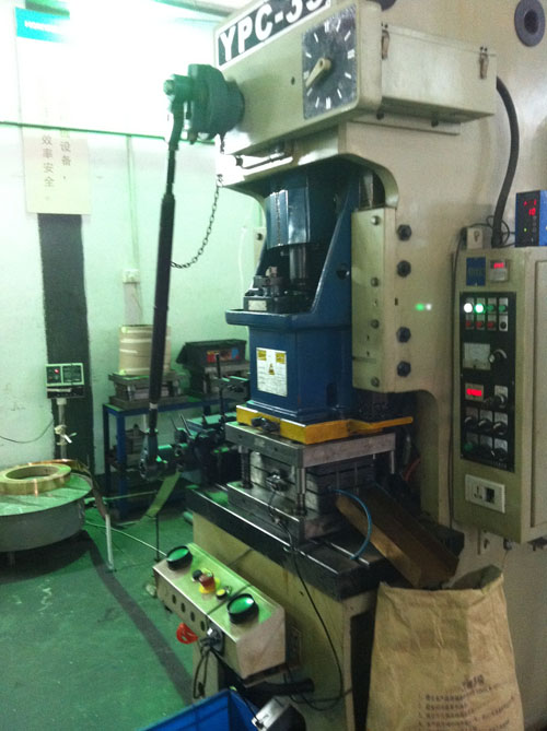 東元變頻器7200MA應(yīng)用于沖床上